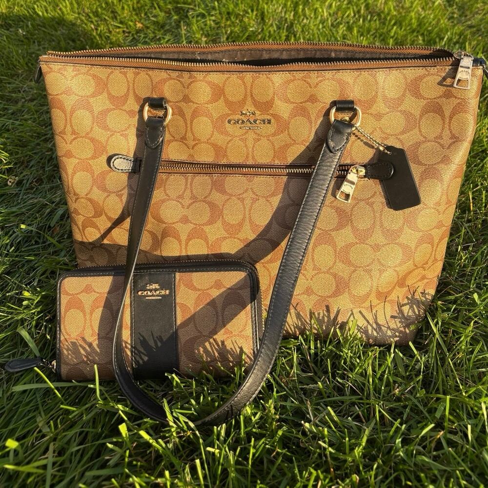Coach Signature C Brown Black Tote Bag Zip Top Leather Trim